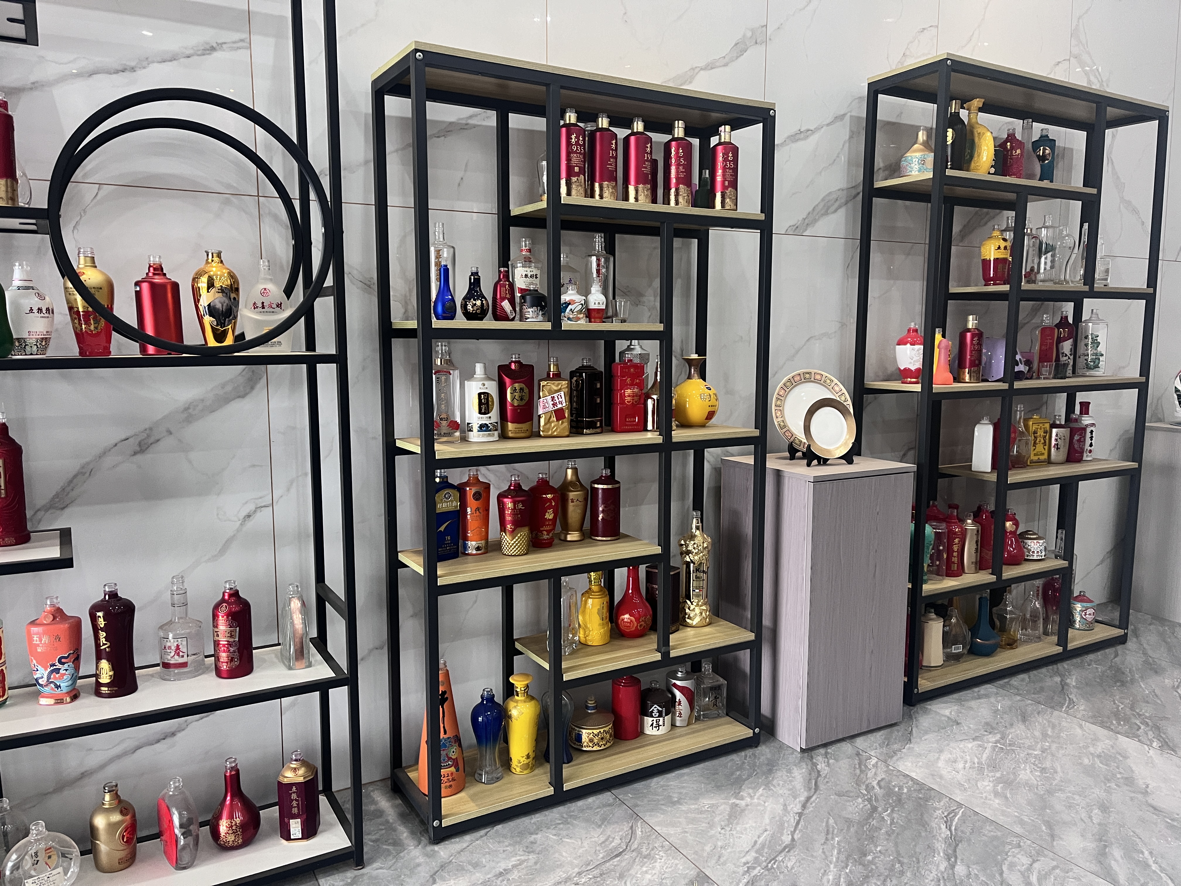 O rótulo da garrafa de vinho